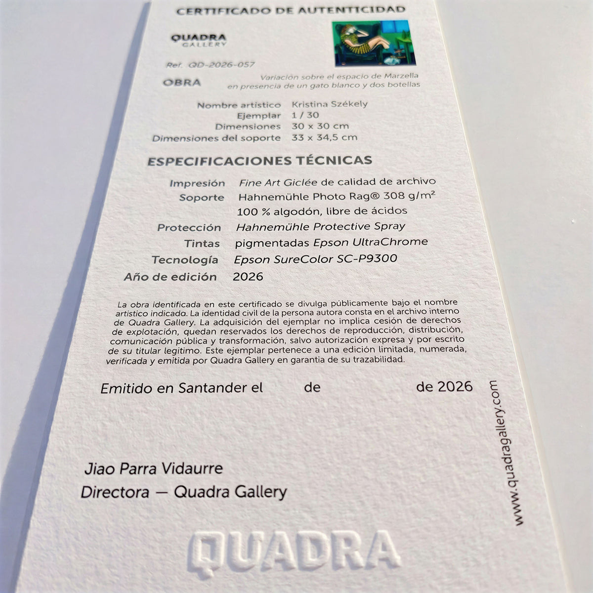 Certificado de autenticidad de la obra Variación sobre el espacio de Marzella en presencia de un gato blanco y dos botellas, de Kristina Székely.